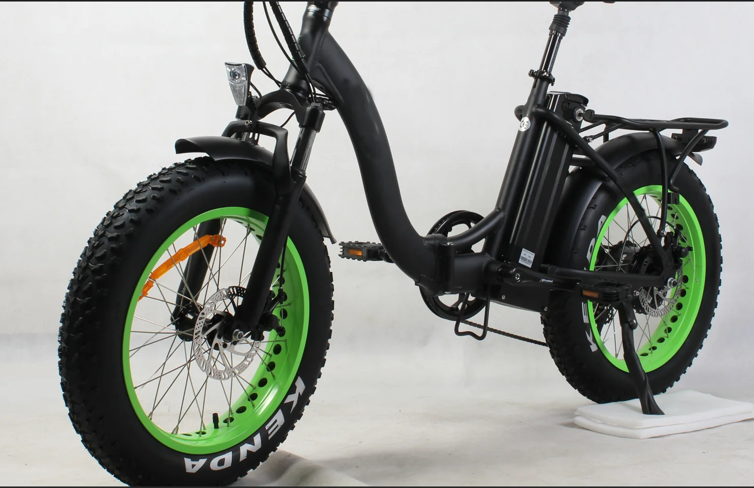 Bafang 8Fun 48V 750W 20*4.0/24 - Dynamo Hub Front 评论和价格